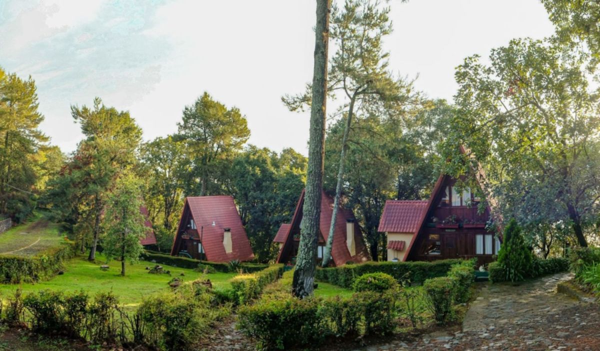Cabañas junto al lago de Zirahuén