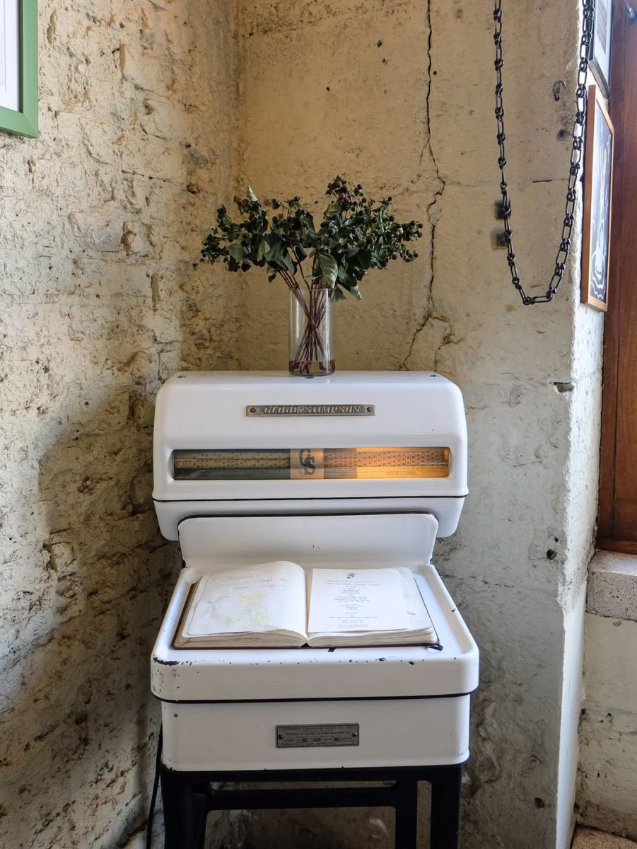 Decoración vintage en Farmacia Internacional