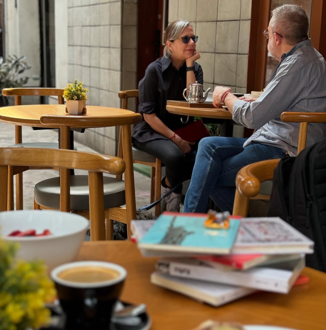 Clarice Café y Literatura es una librería y cafetería ubicada en la Condesa 