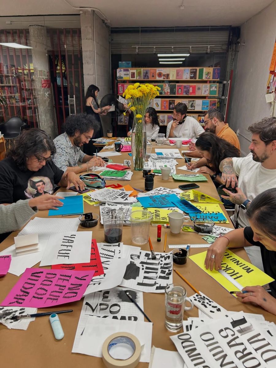 Casa Tomada es una librería independiente ubicada en la Condesa, CDMX 