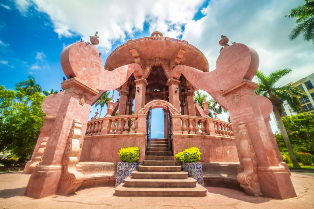 Kiosco ‘Pulpo Rosa’ en la Plaza de Armas 