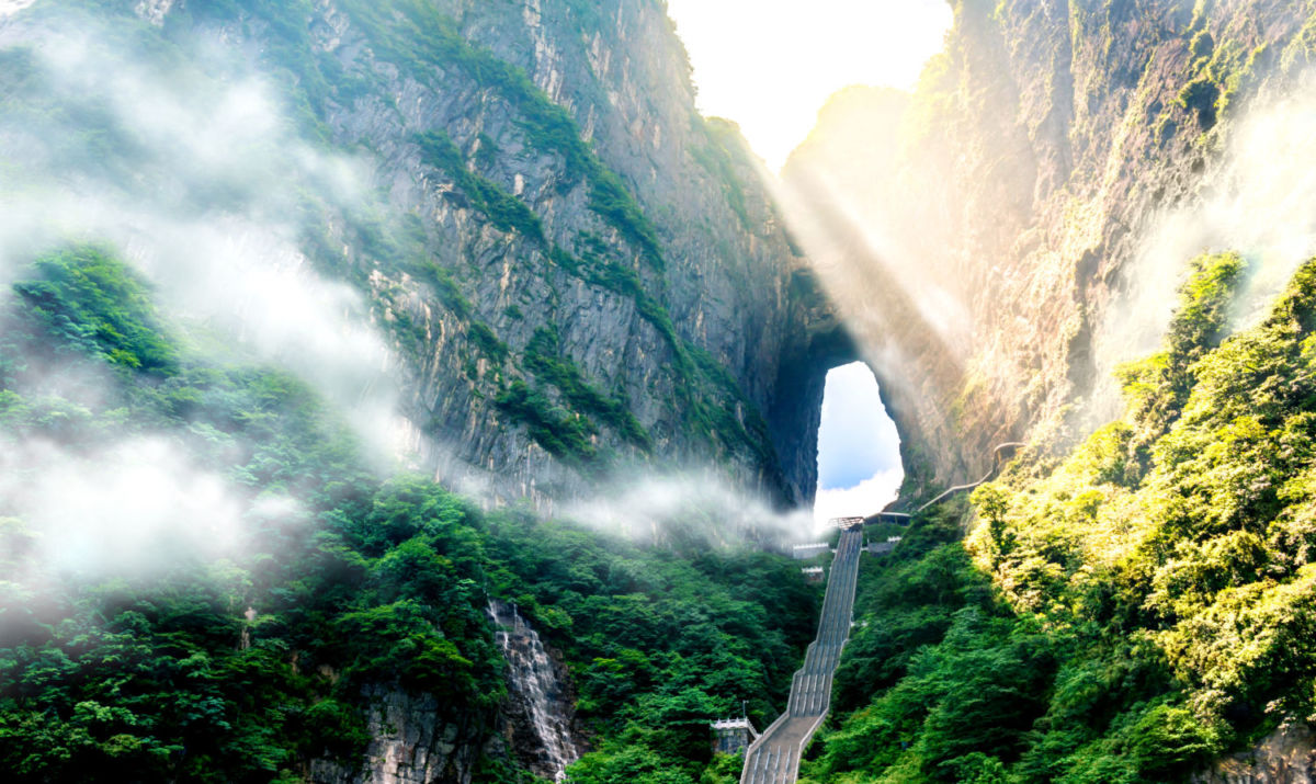 La Montaña de Tianmen tiene un arco considerado la 'puerta del cielo'