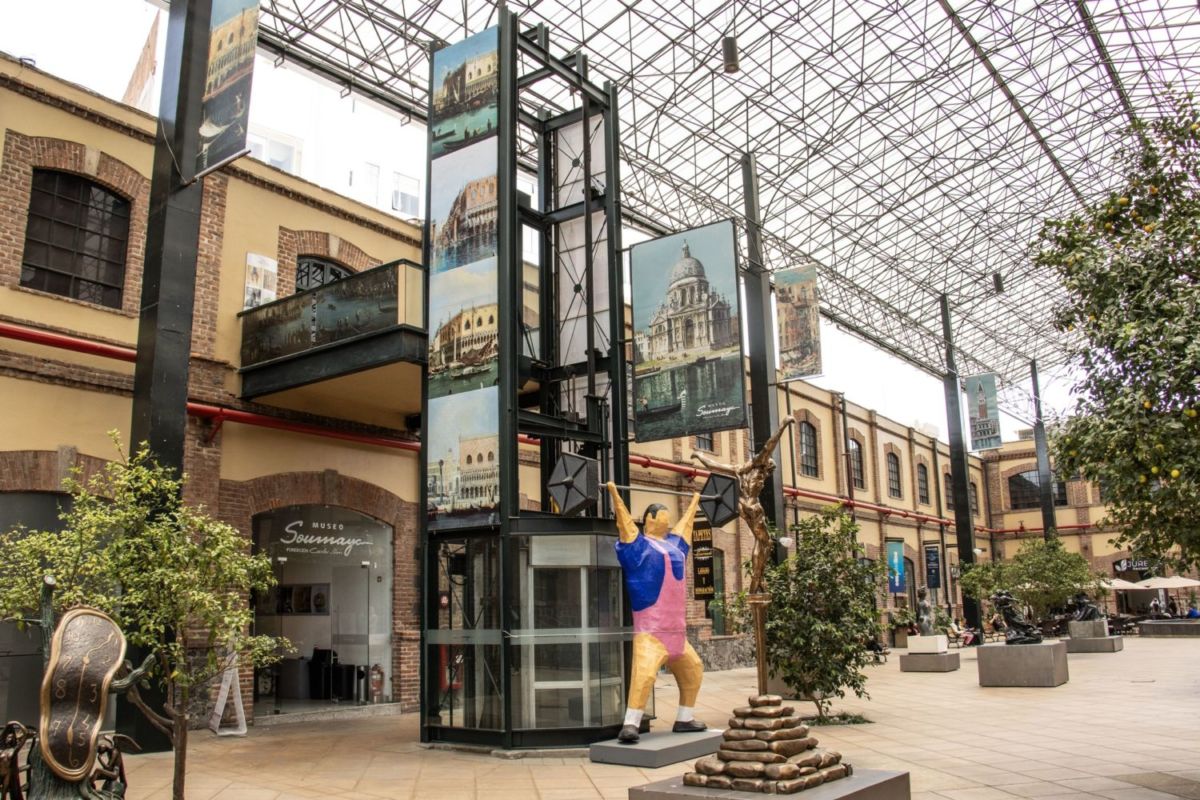 Entrada al Museo Soumaya Plaza Loreto