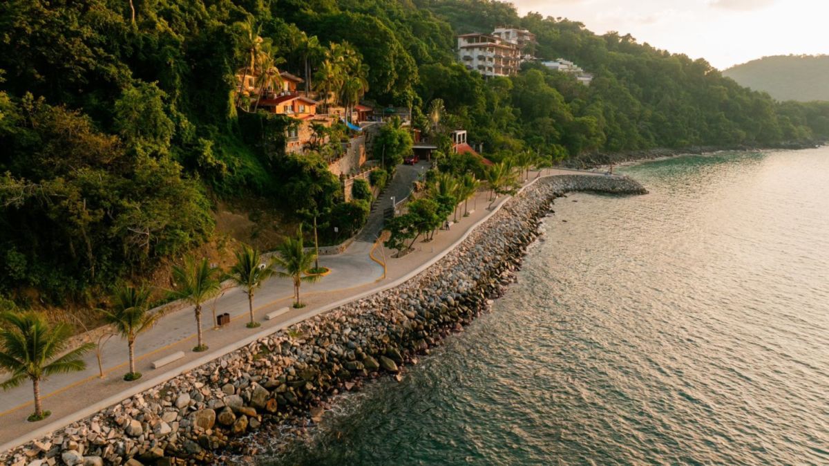 Zihuatanejo tiene un nuevo malecón y es una joya para recorrer