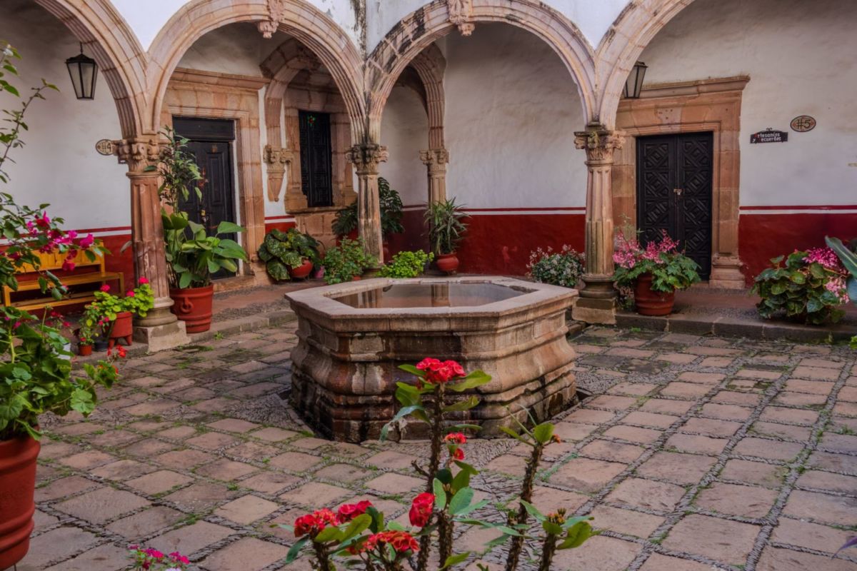 Casa de los Once Patios es una galería de arte donde se exhiben y venden artesanías regionales