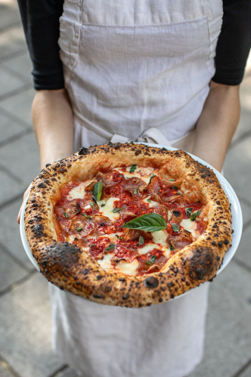 Pizza de mada delgada 