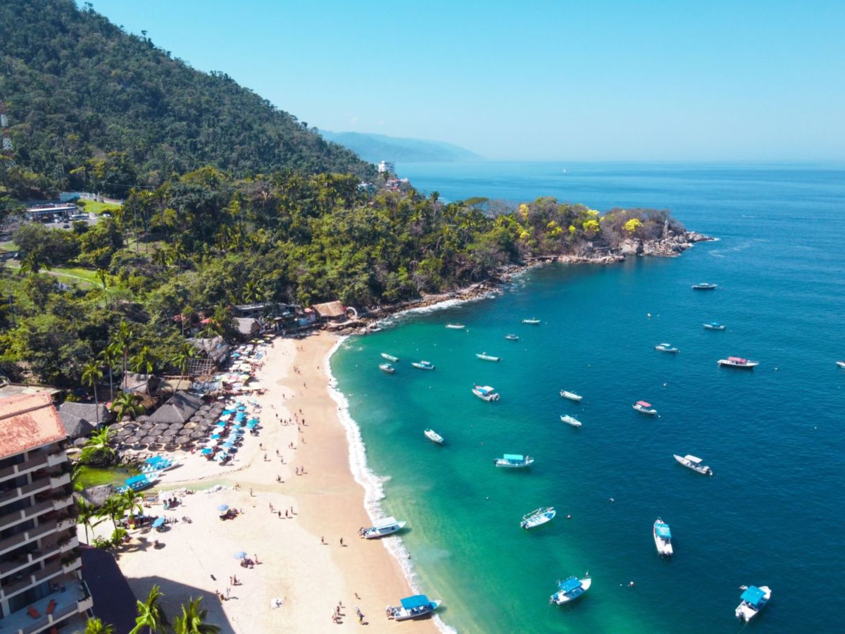 Dimos con la playa ideal para visitar este verano con toda tu familia: hoteles a pie de playa, buceo, paseos en lancha y rica comida 