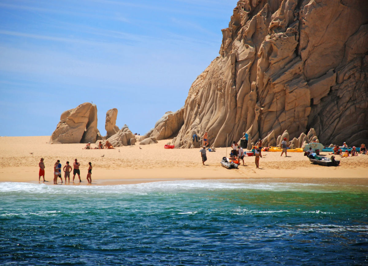 Se dice que en la Playa del Divorcio dos enamorados perdieron la vida porque fueron arrastrados por las fuertes corrientes 