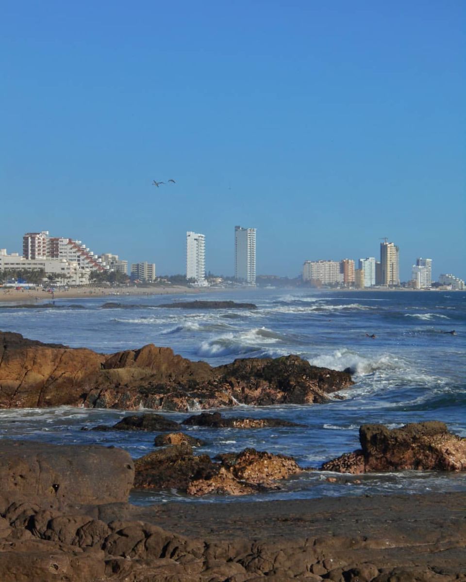 La Playa Brujas se ubica en Mazatlán, Sinaloa 