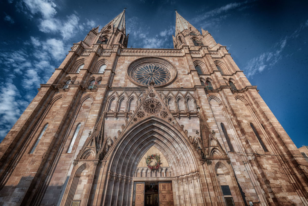 Dicen que este pueblo tiene las mejores taquerías y una de las iglesias góticas más bonitas de México