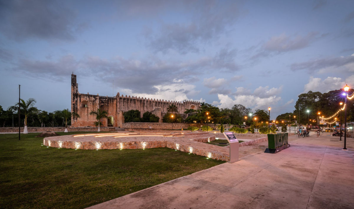 Plaza principal de Maní