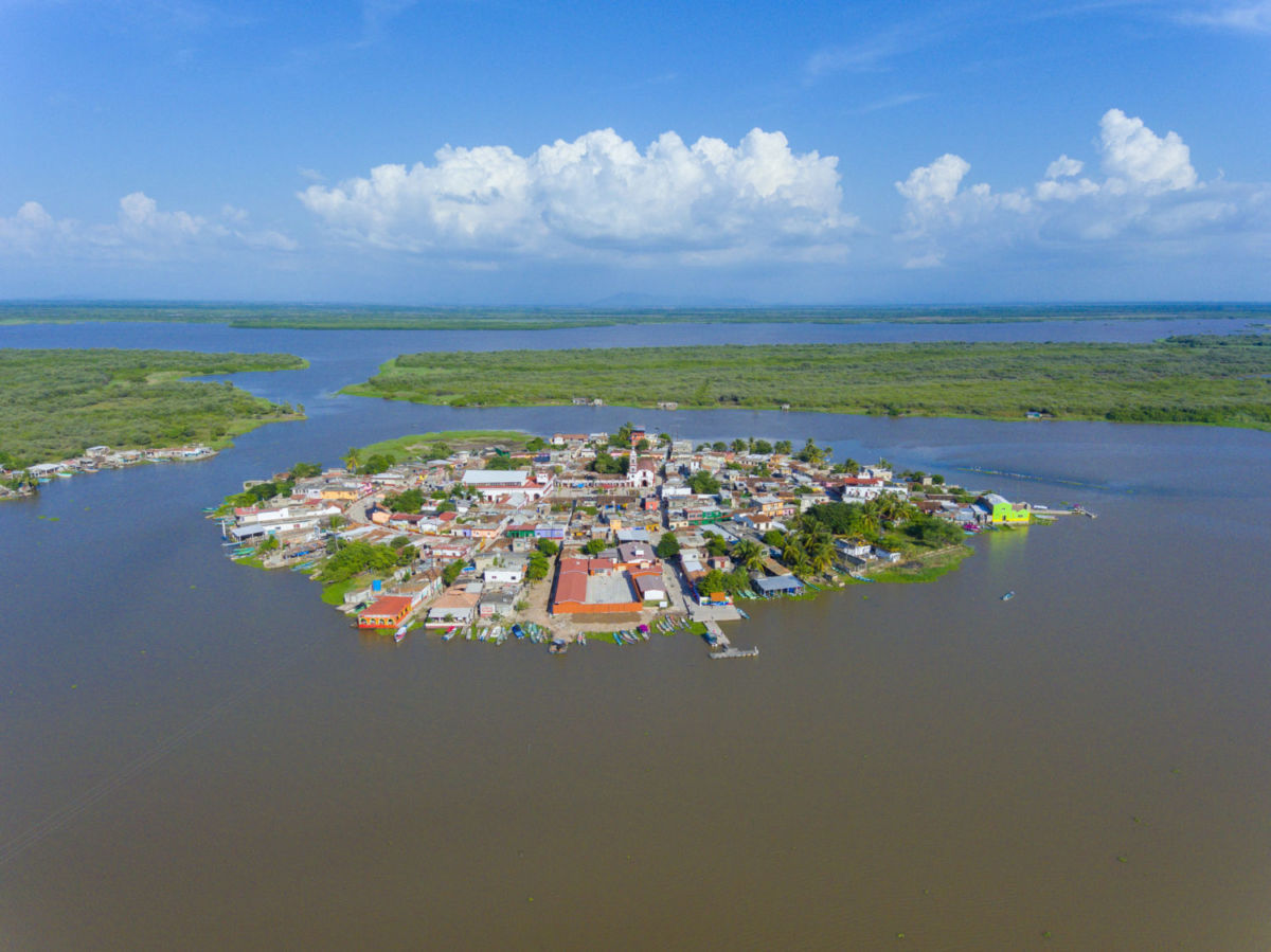 Este es el Pueblo Mágico más pequeño de México y para llegar a él hay que tomar una embarcación porque está en una isla 