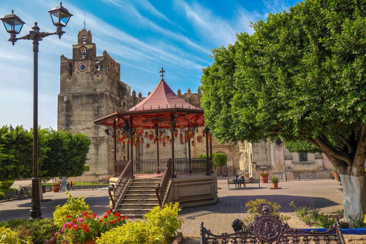Plaza principal del Pueblo Mágico de Yuriria 