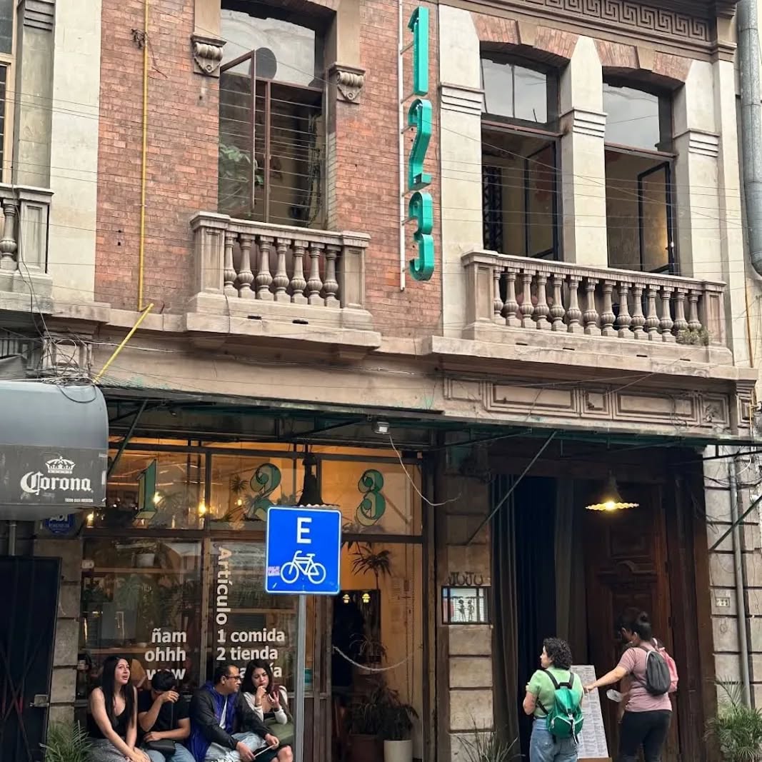 El restaurante 'El 123' Es un restaurante asiático y tienda de arte y diseño 