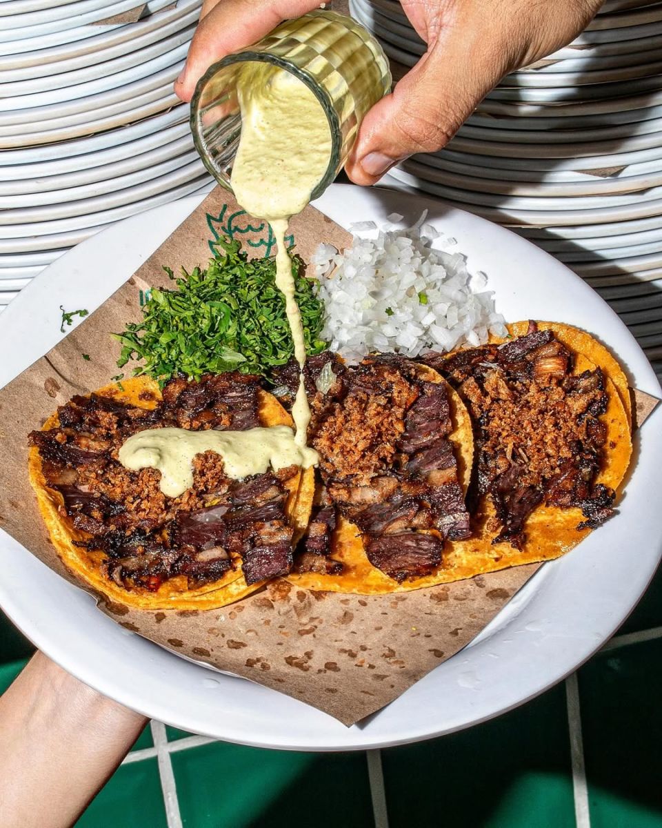 Katy Perry comió tacos en la taquerías Tacos Atarantados 