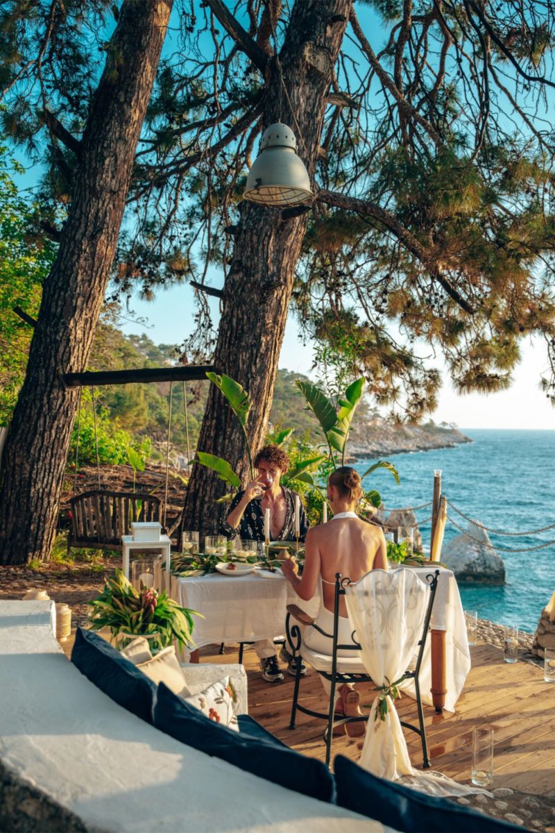 Pareja en la rivera turca, Nautical Hotel. 