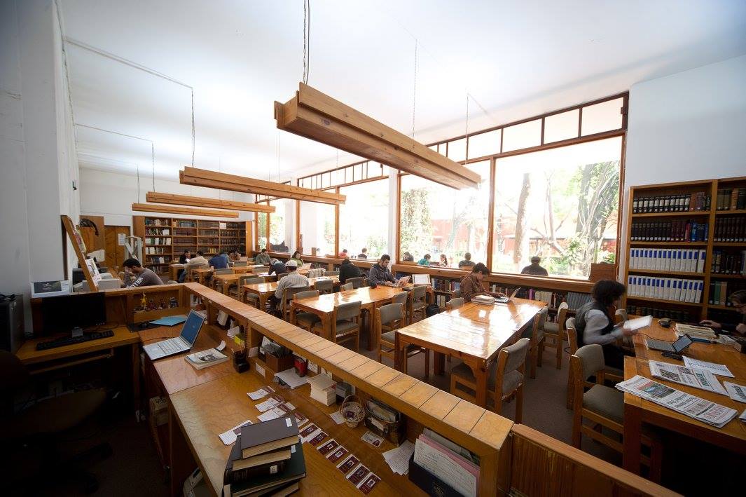 Biblioteca Ernesto de la Torre Villar