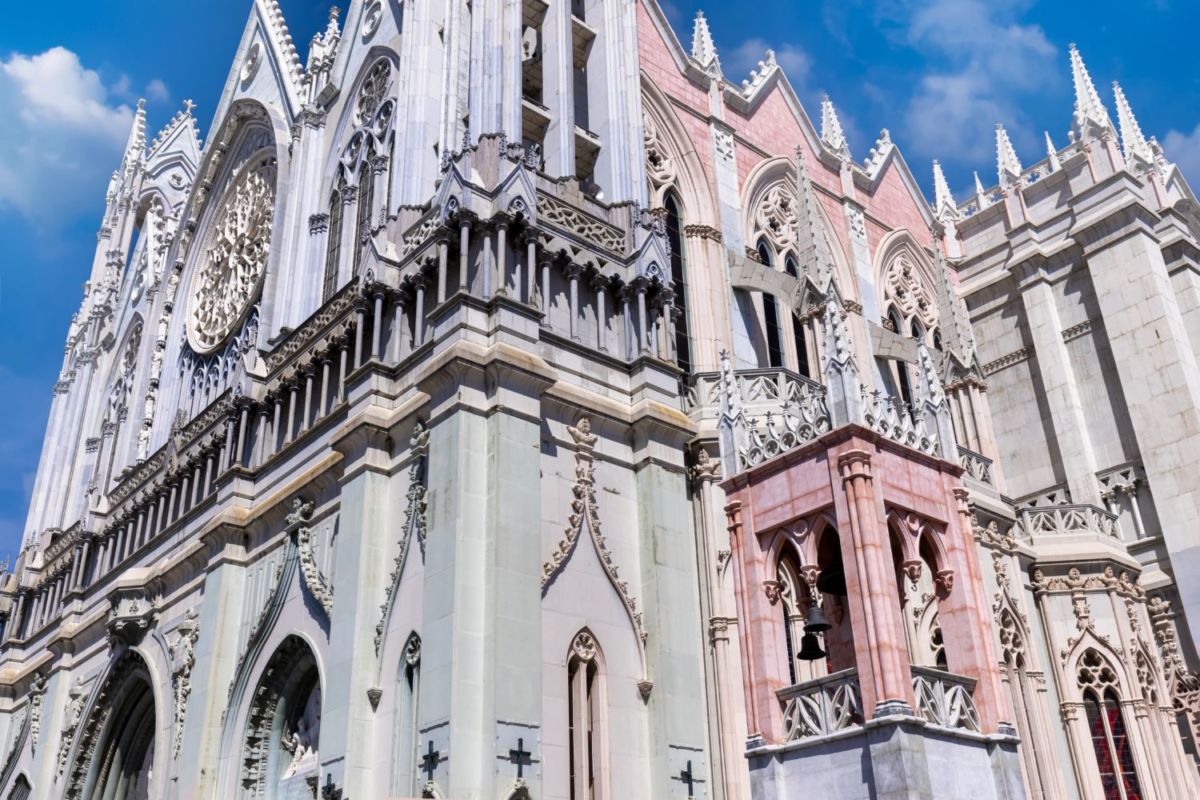 El Templo Expiatorio es de estilo neogótico 