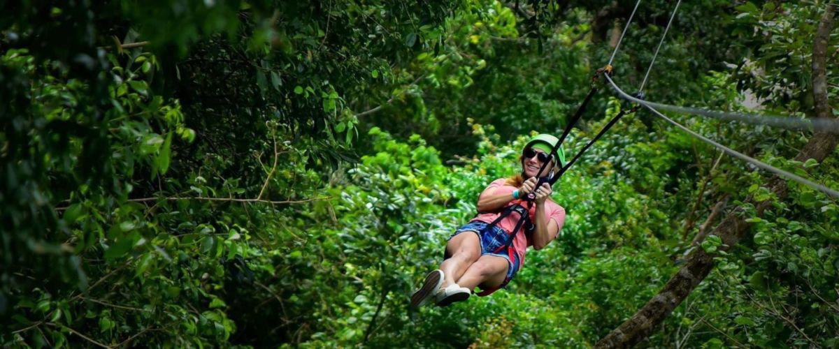 Tirolesa sobre un cenote