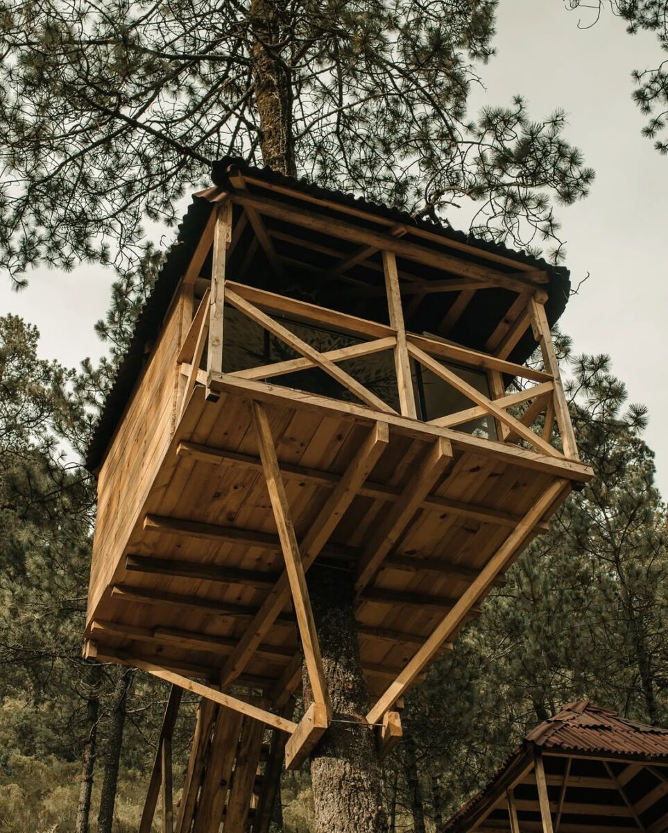 La Aldea Pachamama se compone de casas del árbol y suites