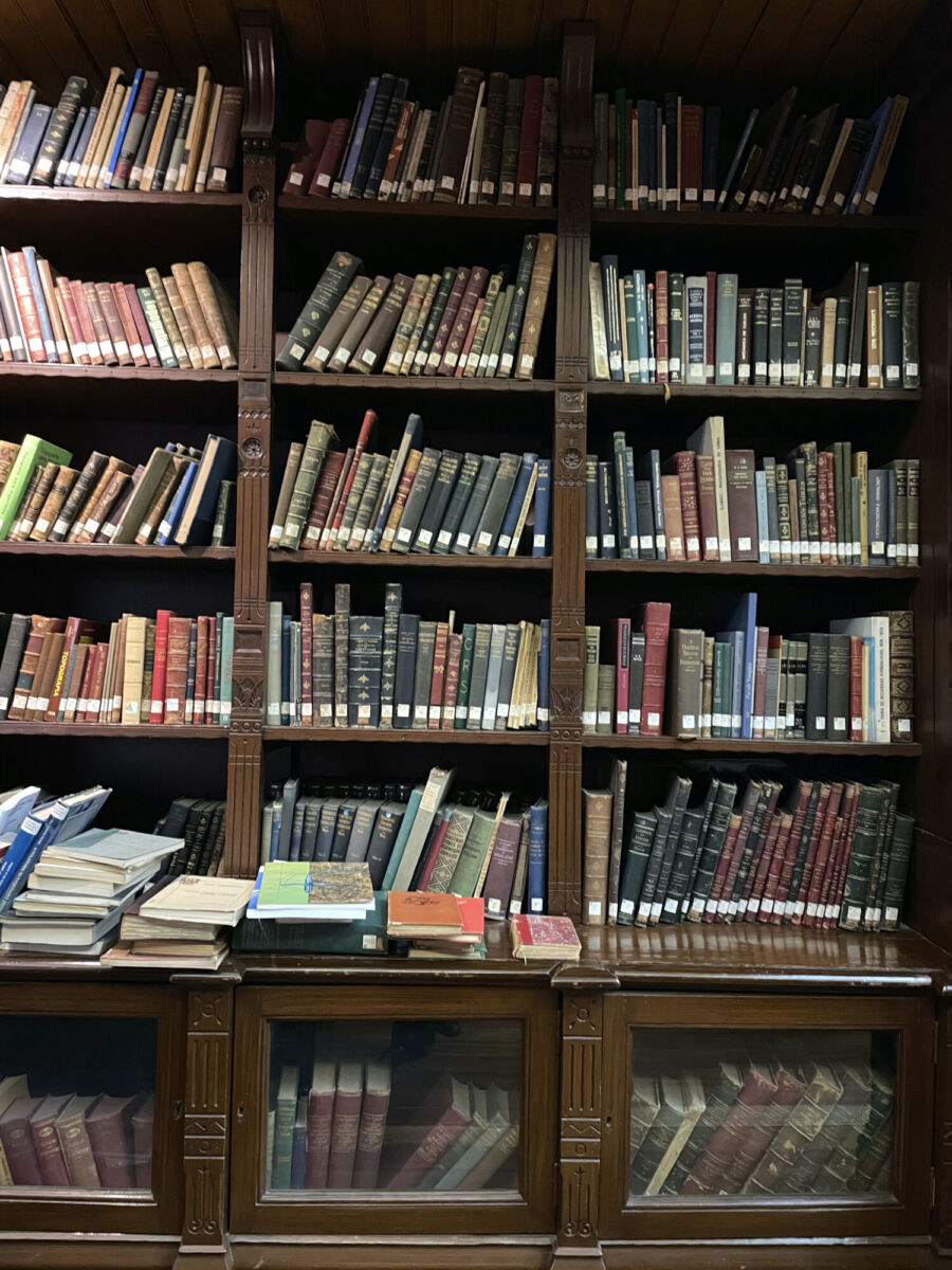 Biblioteca Ingeniero Antonio M. Anza