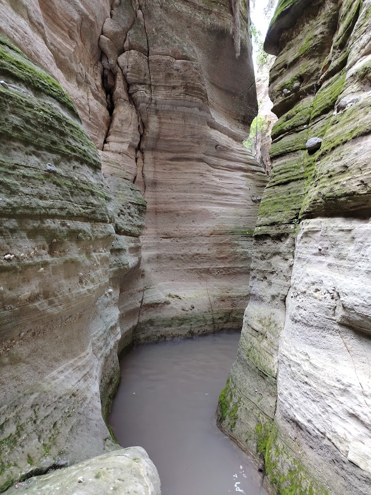 El Cañón Arroyo del Cura mide tres kilómetros y tiene 20 metros de profundidad.
