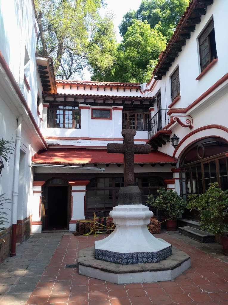 La Casa de Cultura Jesús Reyes Heroles está dedicada en honor a Jesús Reyes Heroles, un historiador y político mexicano 