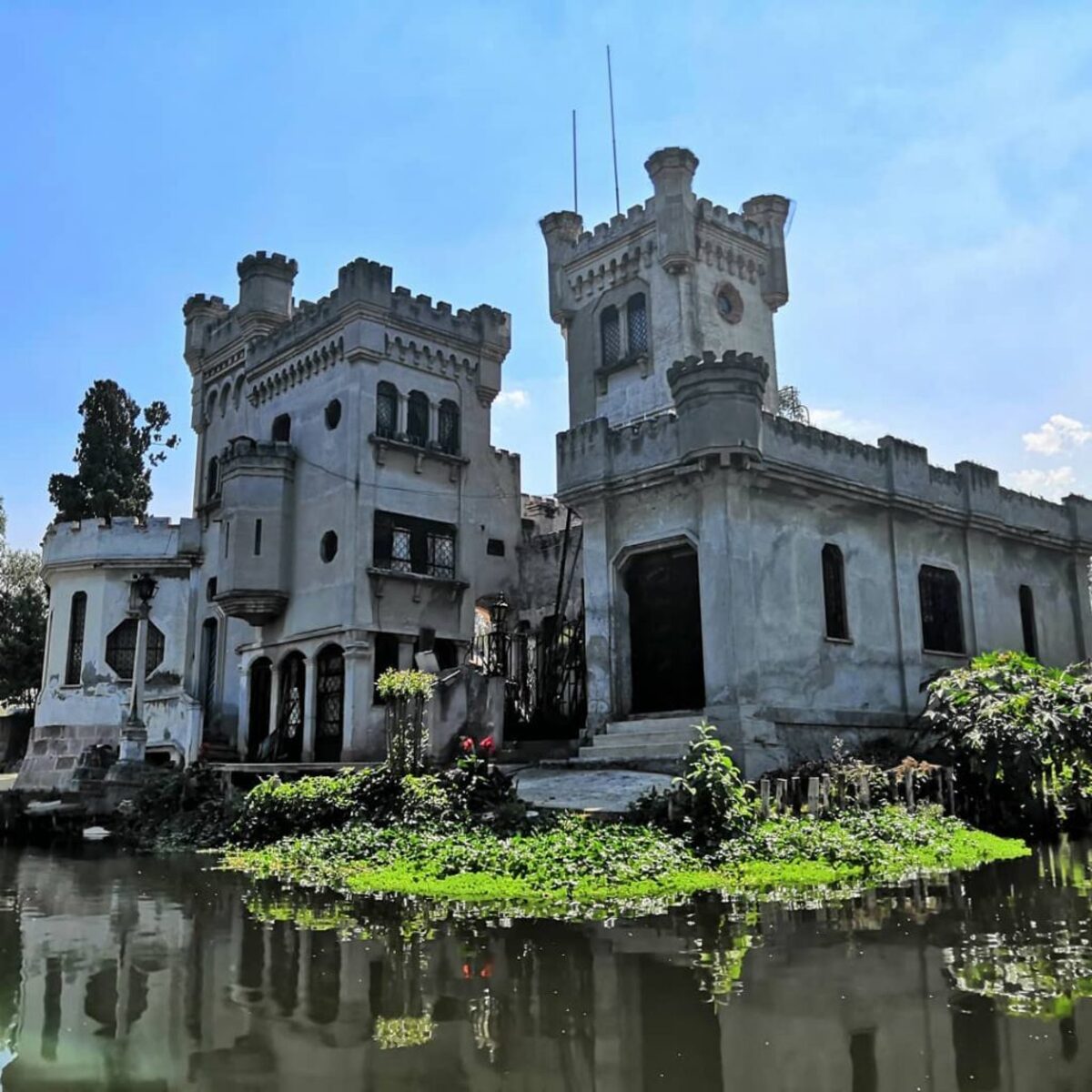 Solo conoces la Isla de las muñecas pero en Xochimilco también hay un castillo construido sobre una chinampa