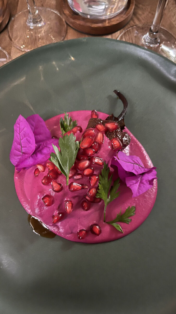 Si eres purista, prueba el chile en nogada rosa de este restaurante en Coyoacán (te hará replantearte TODO)
