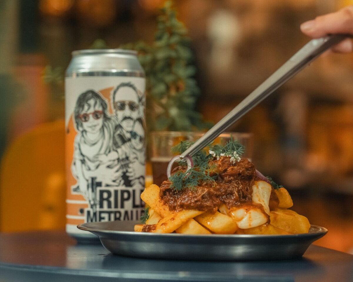 Mañana es el Día de las Papas Fritas y en este bar de la CDMX lo van a celebrar con un mix de papas con suadero, birria y cerveza deliciosa
