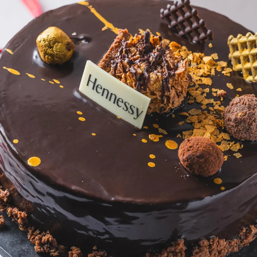 ‘Crepecake Hennessy' es un pastel de crepas relleno de crema de chocolate oscuro al cognac