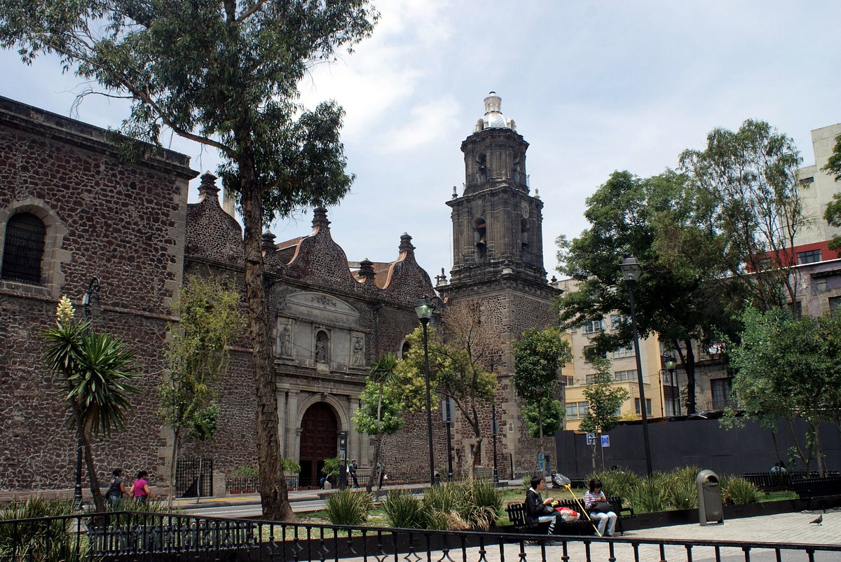 En esta iglesia del Centro Histórico de la CDMX se encuentran los restos de Hernán Cortés (y casi nadie lo sabe)