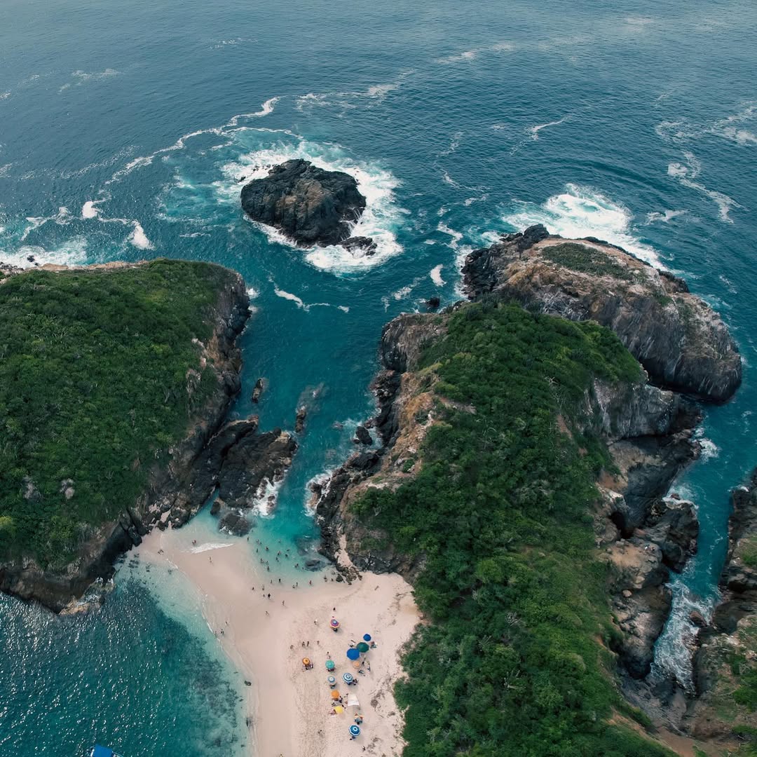 Isla Cocinas tiene playas de agua turquesa y arena blanca 