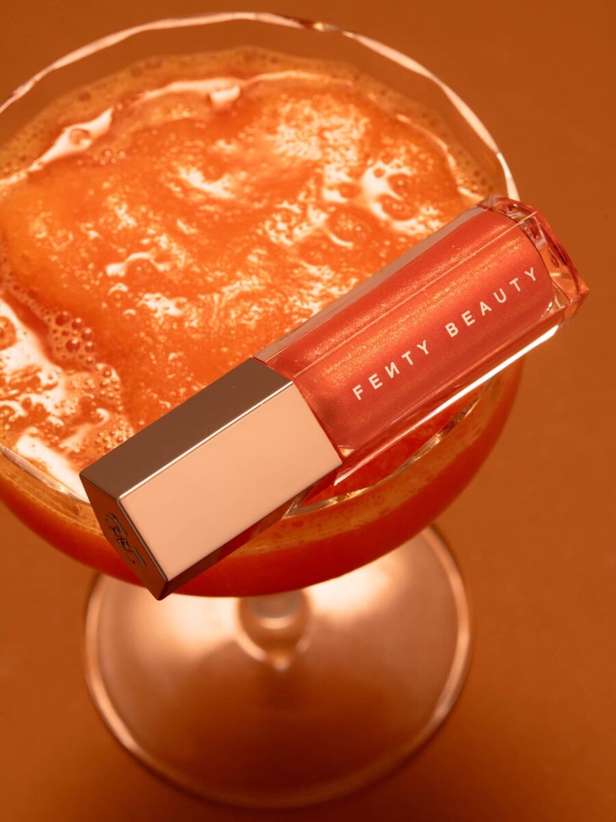 Este es el lip gloss para tener los labios más suaves y brillantes (y además huele a durazno y vainilla)