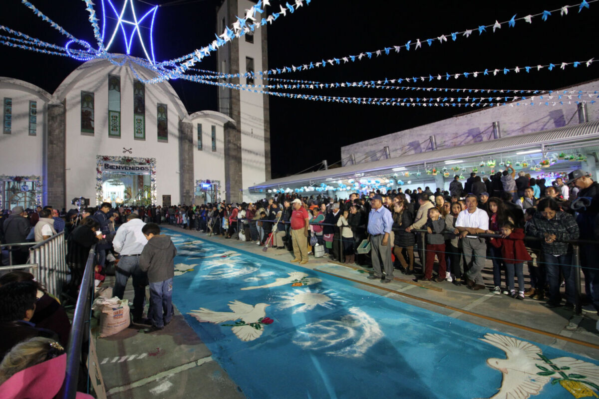 Tapete frente a la basílica de la caridad en huamantla