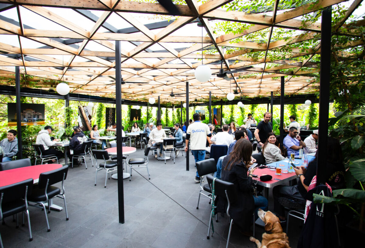 Outline es un bar de cócteles en draft ubicado en la colonia Roma 