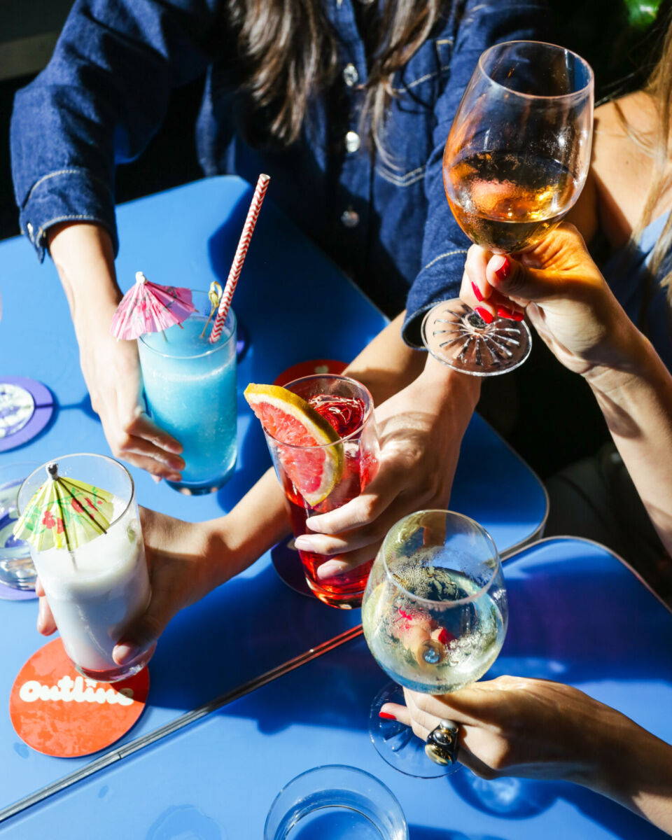 Outline bar de cócteles 