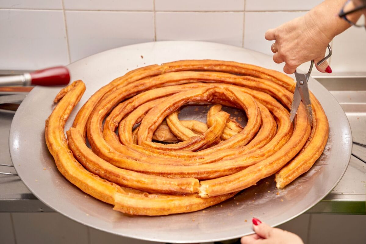 Los encanelados son un postre típico de Tlaquepaque que son una especie de churros 