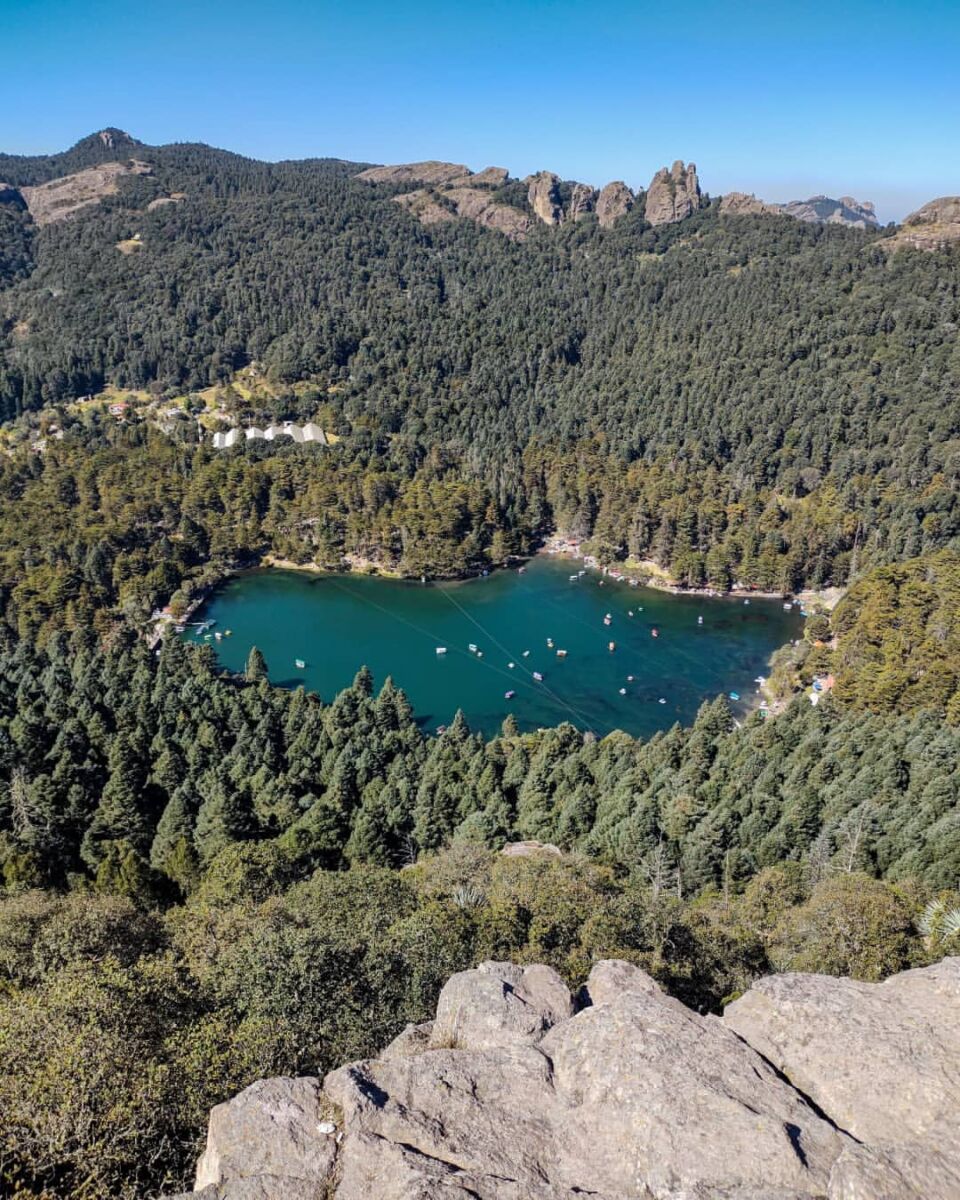 El parque El Cedral y la presa se ubican cerca del Pueblo Mágico Mineral del Chico 