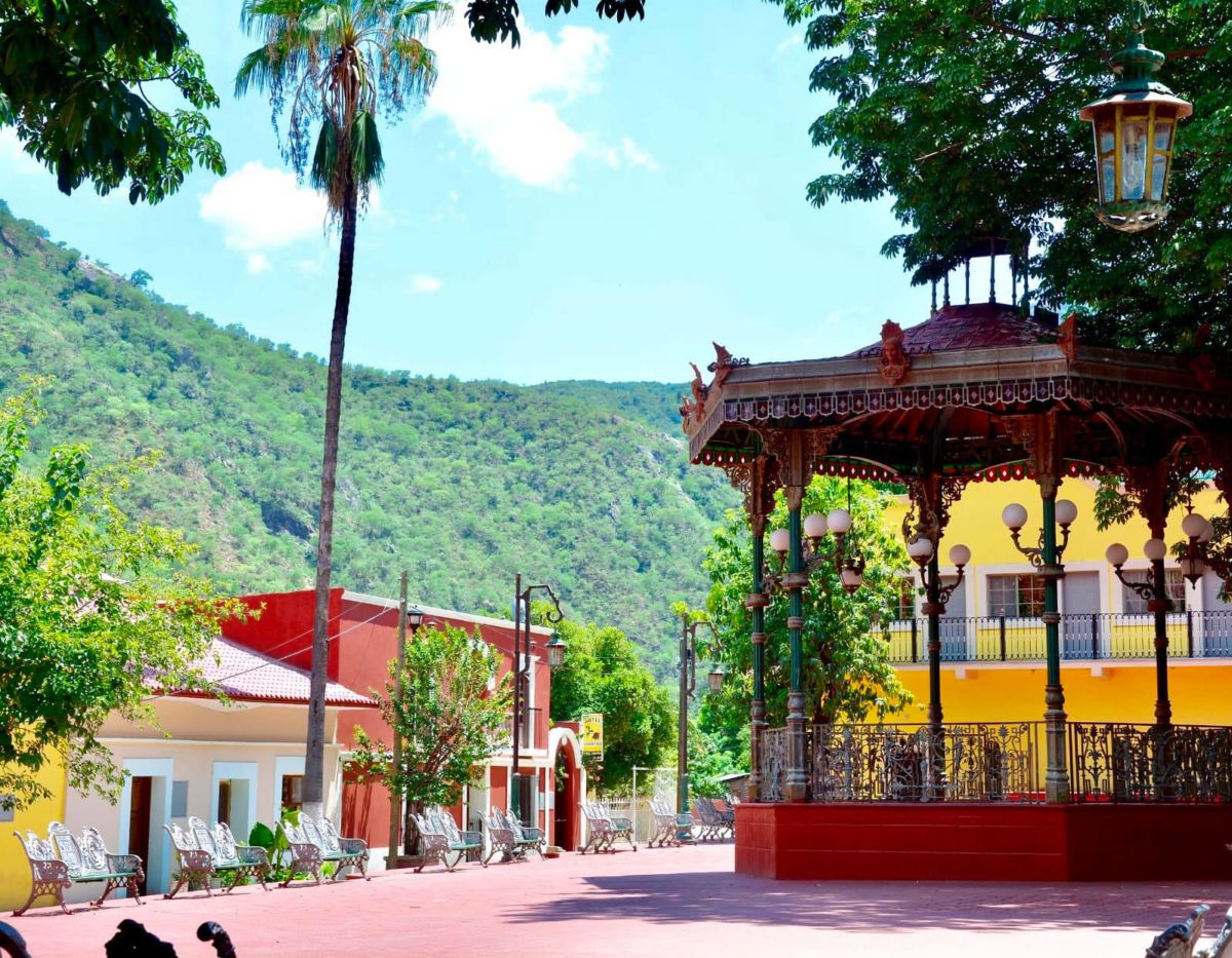 Plaza principal de Batopilas