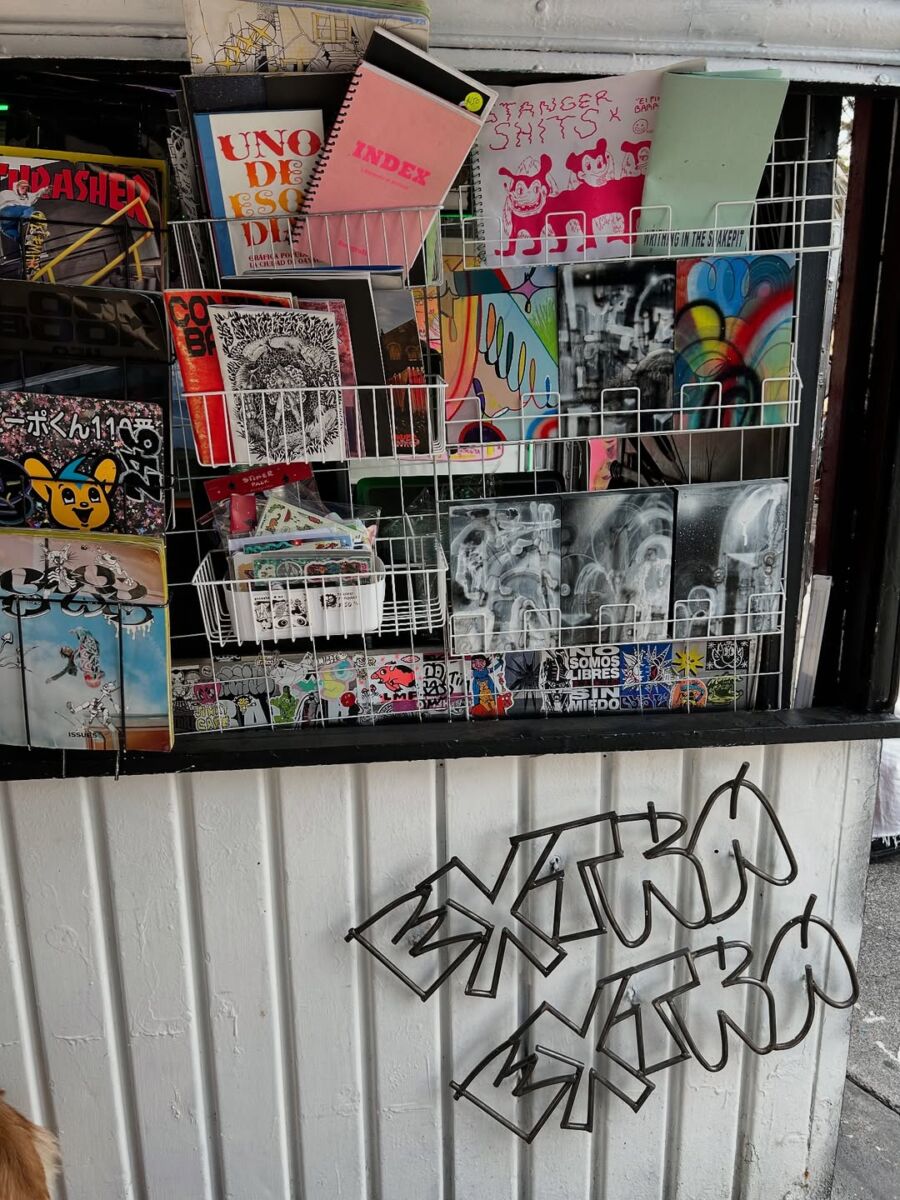 puesto sobre la calle extra extra