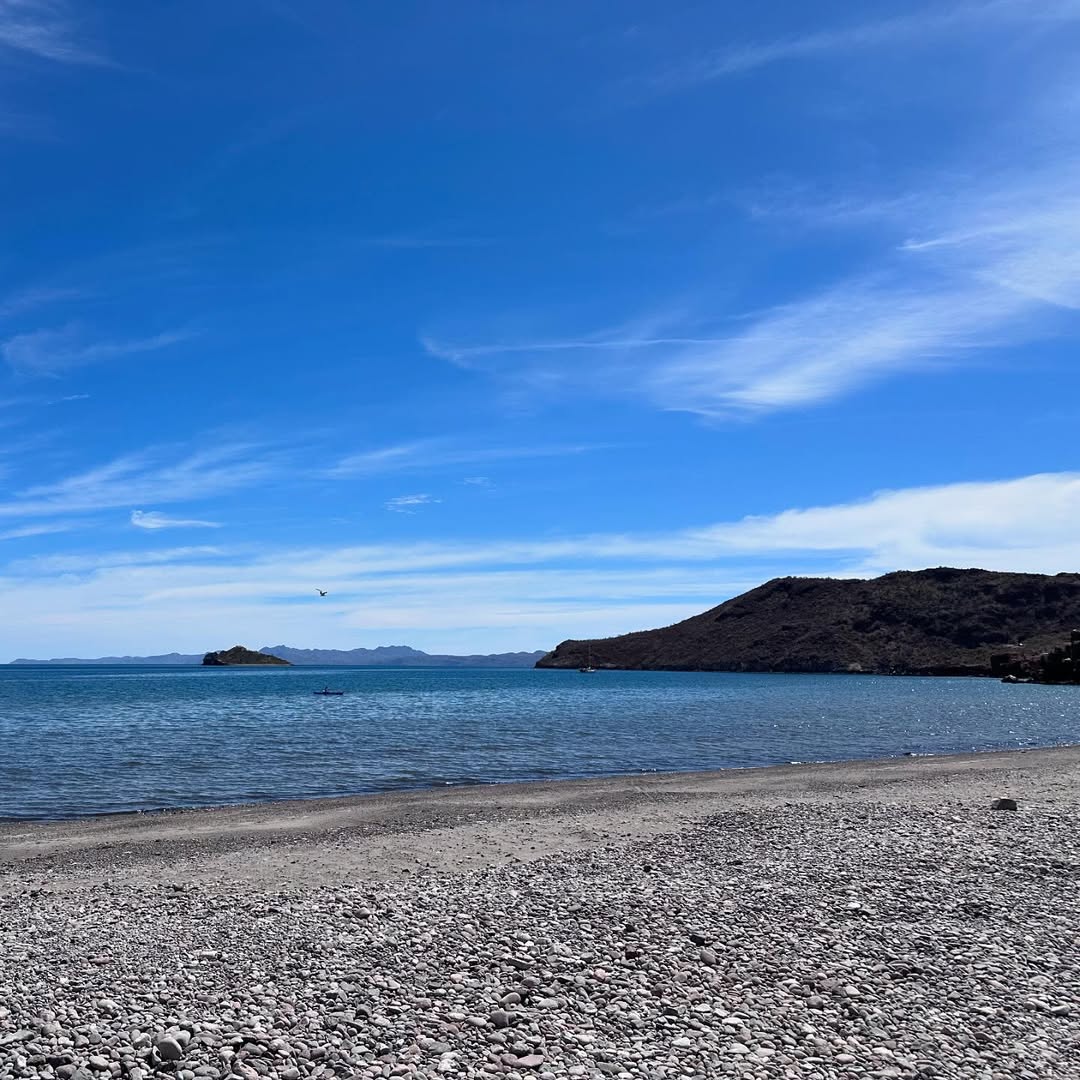 En Santa Rosalía las playas son de arena negra 