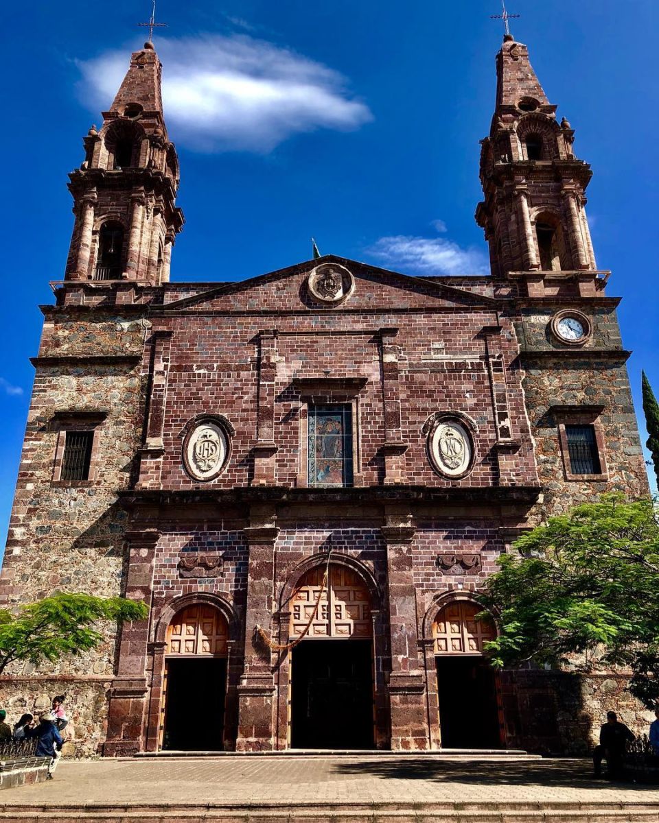 Tangancícuaro es un municipio de Michoacán localizado al norte del estado 