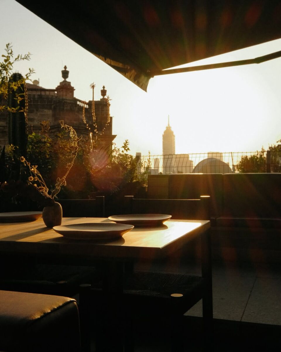 terraza de restaurante charco en centro histórico
