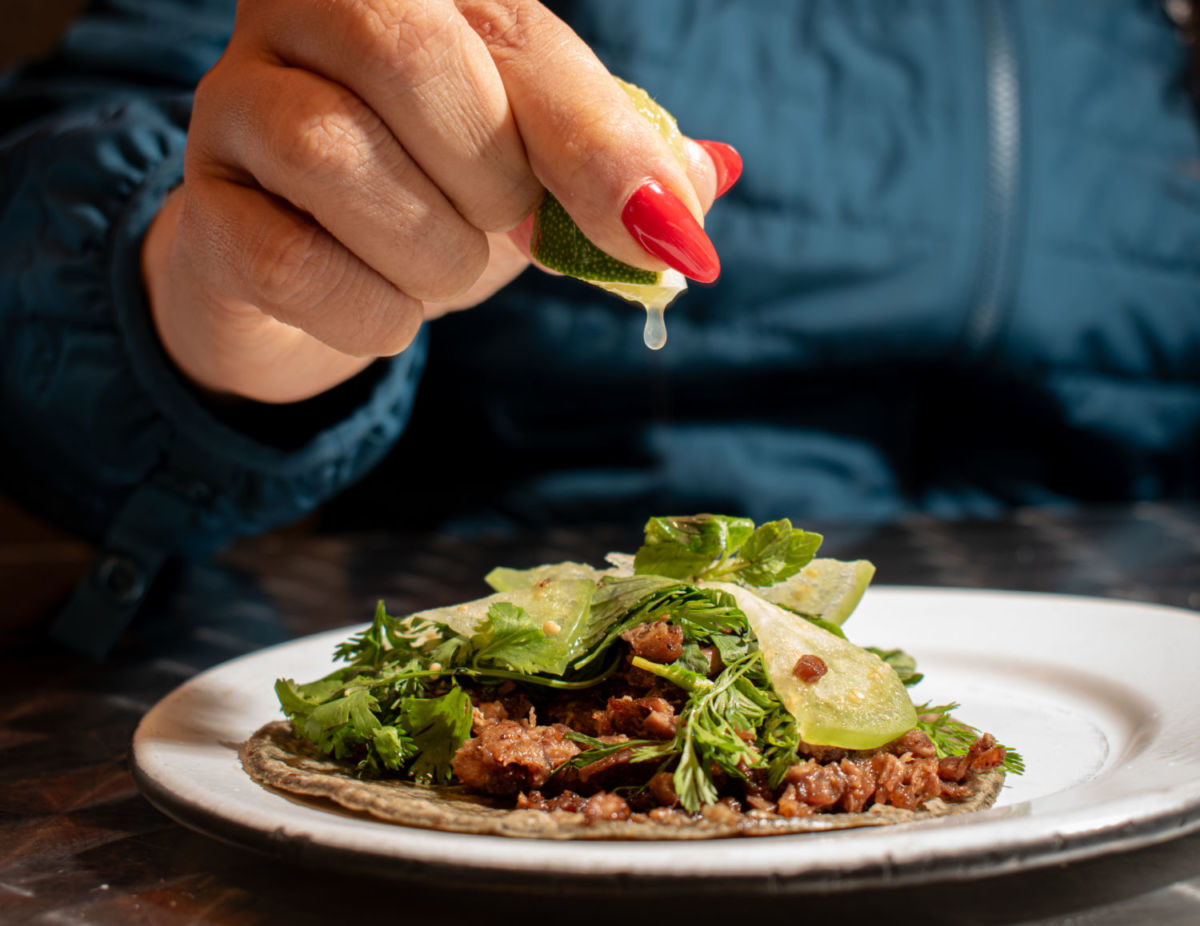 Tacos de helado y carnes ahumadas en este lugar con los tacos más ‘funky’ de la CDMX