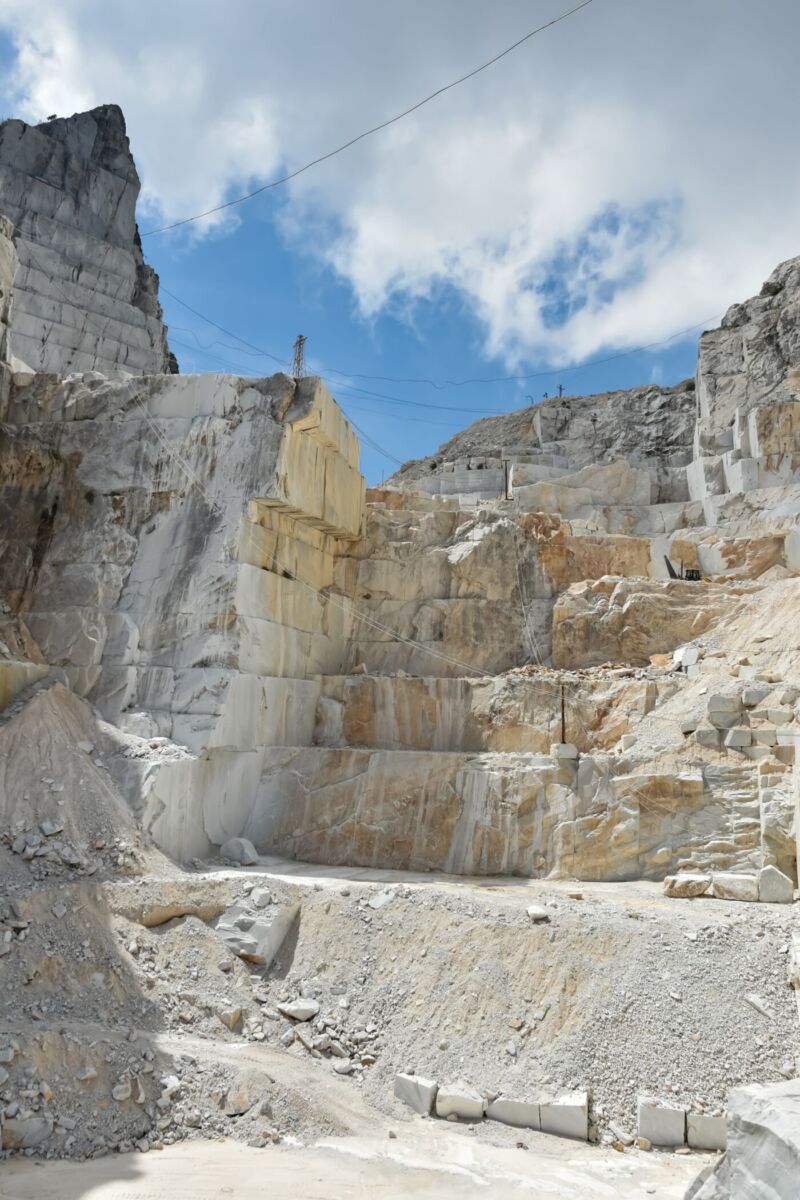 Carrara tiene una importancia histórica gracias a sus canteras de mármol