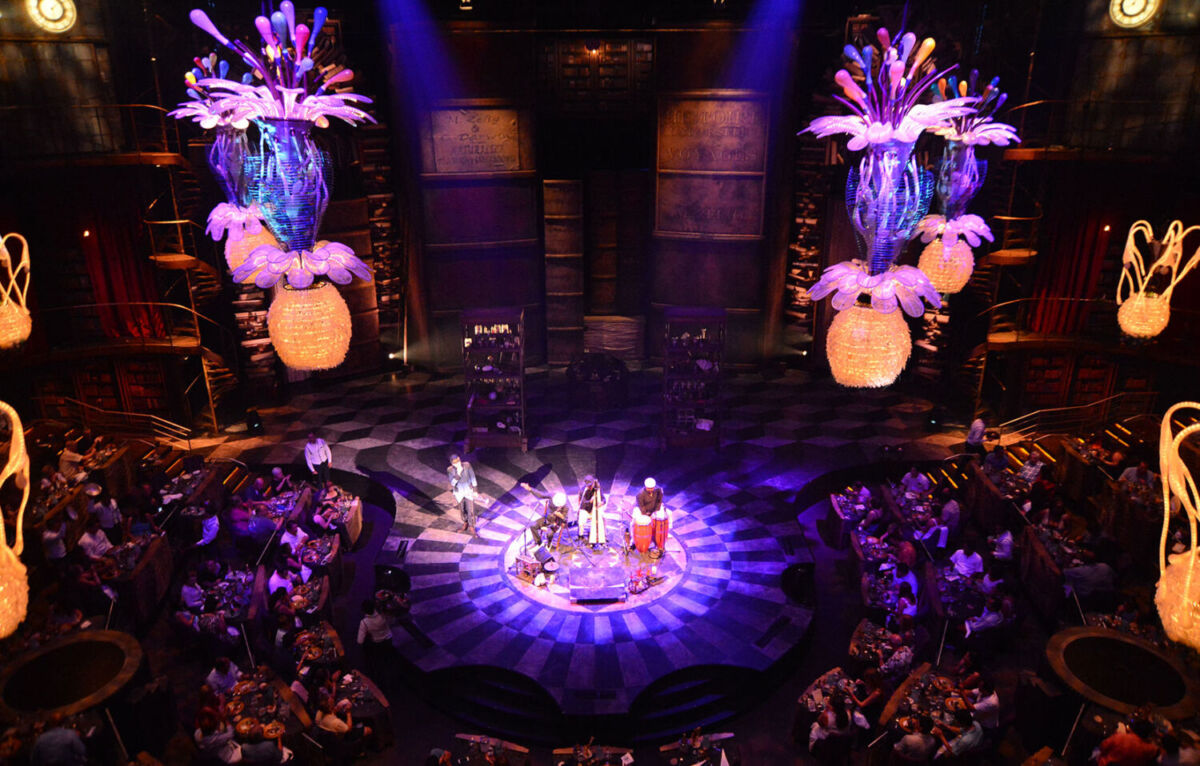 Uno de los espectáculos más increíbles del Cirque du Soleil con acrobacias, música y champaña infinita se encuentra en la Riviera Maya