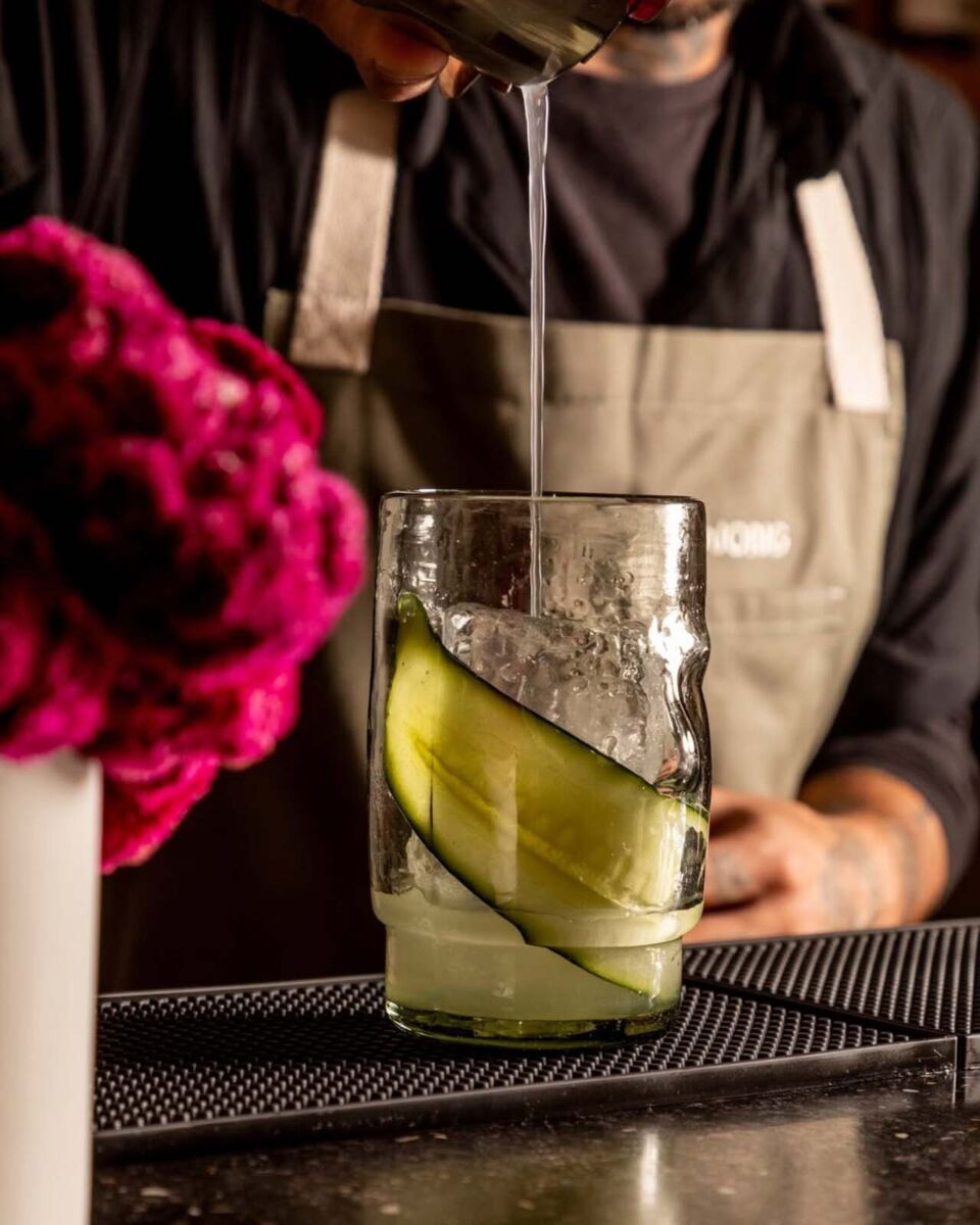 Coctelería de autor en un restaurante de comida coreana (¡uno tiene un ‘cheeto’ coreano!)