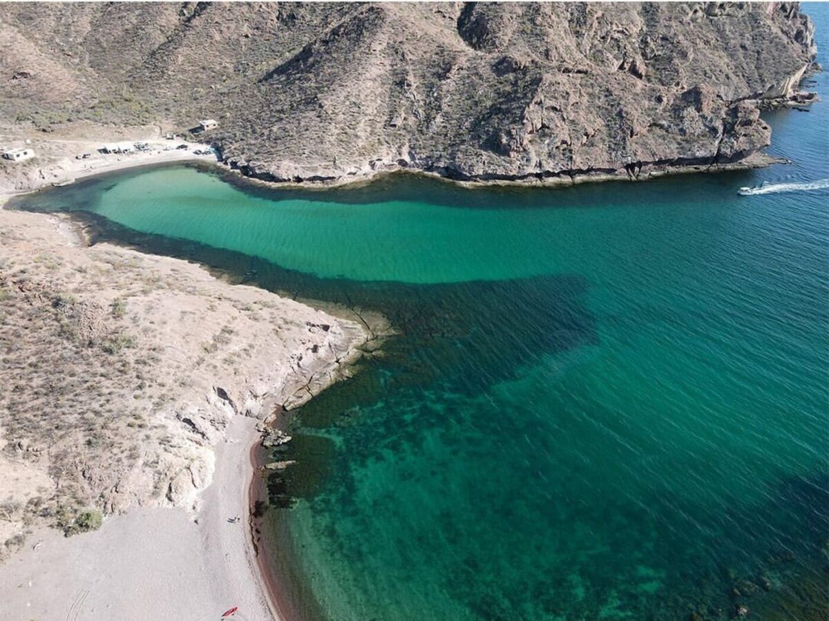 La playa mexicana escondida entre montañas que los turistas no conocen: cerca de ahí se comen los mejores cortes con tortillas de harina caseras