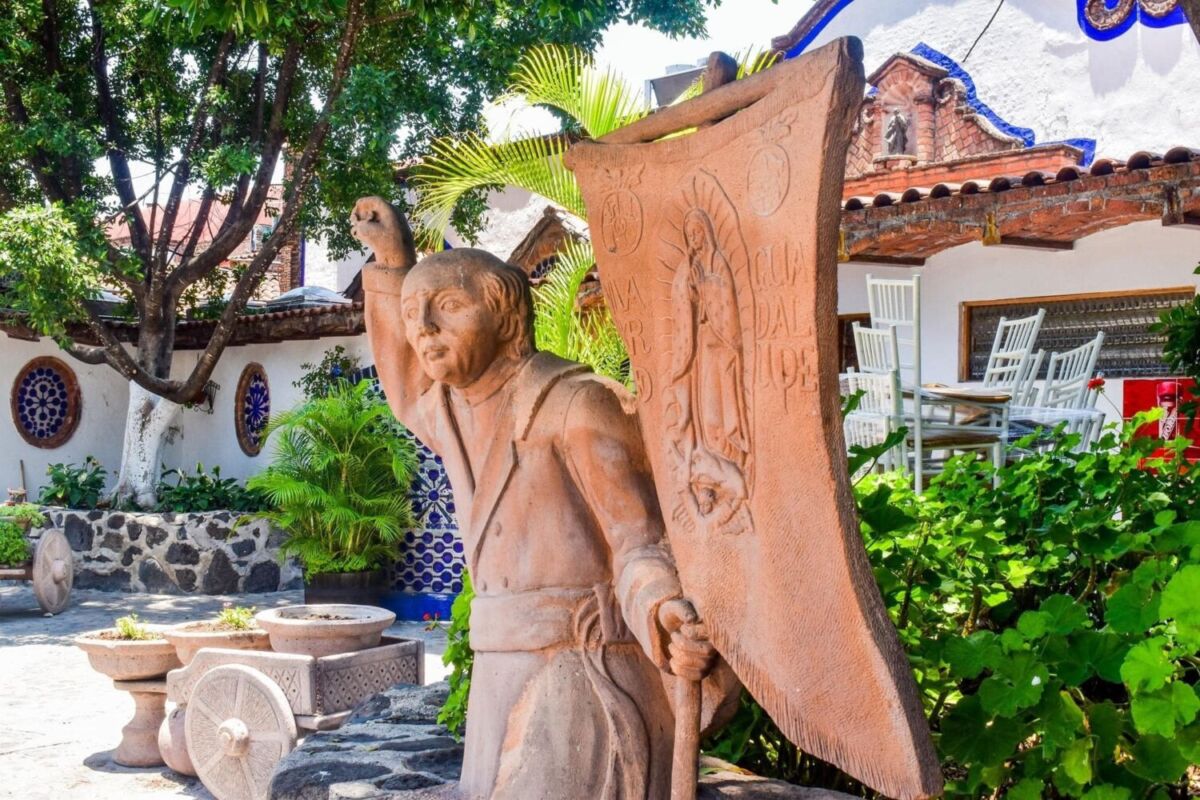 Monumento a Miguel Hidalgo en la Hacienda Corralejo 